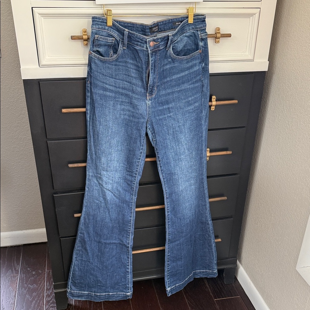 Judy Blue Medium Wash Flare Jeans